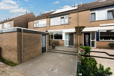 Tussenwoning te koop: Waterman 195, Waterman en omgeving Dordrecht