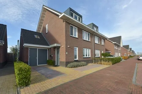 Twee-onder-één-kap te koop: Waterpeil 52, de Maricken-Veenzijde Wilnis