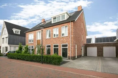 Tussenwoning te huur: Waterviolier 10, Veenderij Veenendaal