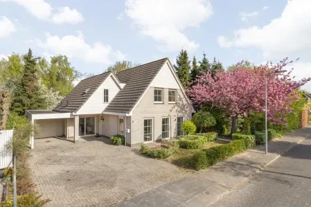Vrijstaande woning te koop: Waterviolier 21, Kroeten Breda