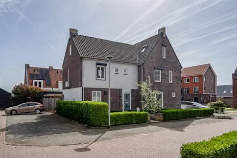Twee-onder-één-kap te koop: Waterviolier 4, Verspreide huizen in de polder Aalst Aalst