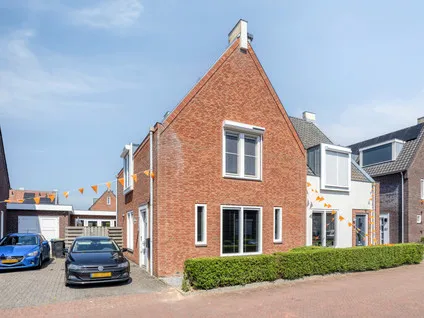Twee-onder-één-kap te koop: Waterviolier 7, Verspreide huizen in de polder Aalst Aalst