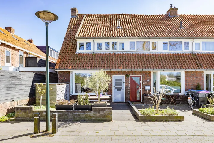 Hoekwoning te koop: Weberstraat 1, Leeuwarden
