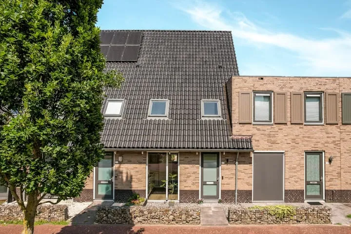 Tussenwoning te koop: Wederiklaan 23, Flora West Lelystad
