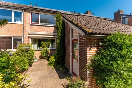 Tussenwoning te koop: Weegbree 12, Huizermaat West Huizen