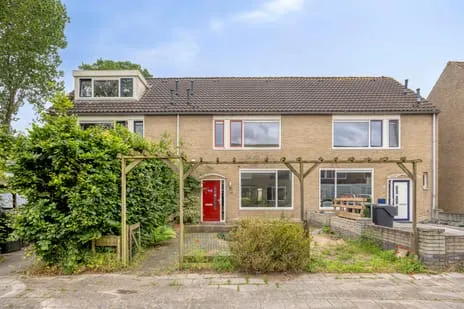 Tussenwoning te koop: Weegbree 12, Kampen