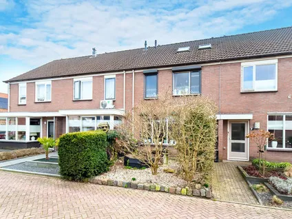 Tussenwoning te koop: Weegbree 5, Kruidenwijk Oost Nijverdal