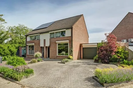 Tussenwoning te koop: Weegbreelaan 5, Brakenburg I Arnemuiden