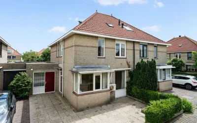 Tussenwoning te koop: Weegbreeplantsoen 27, Weidebloembuurt Berkel En Rodenrijs