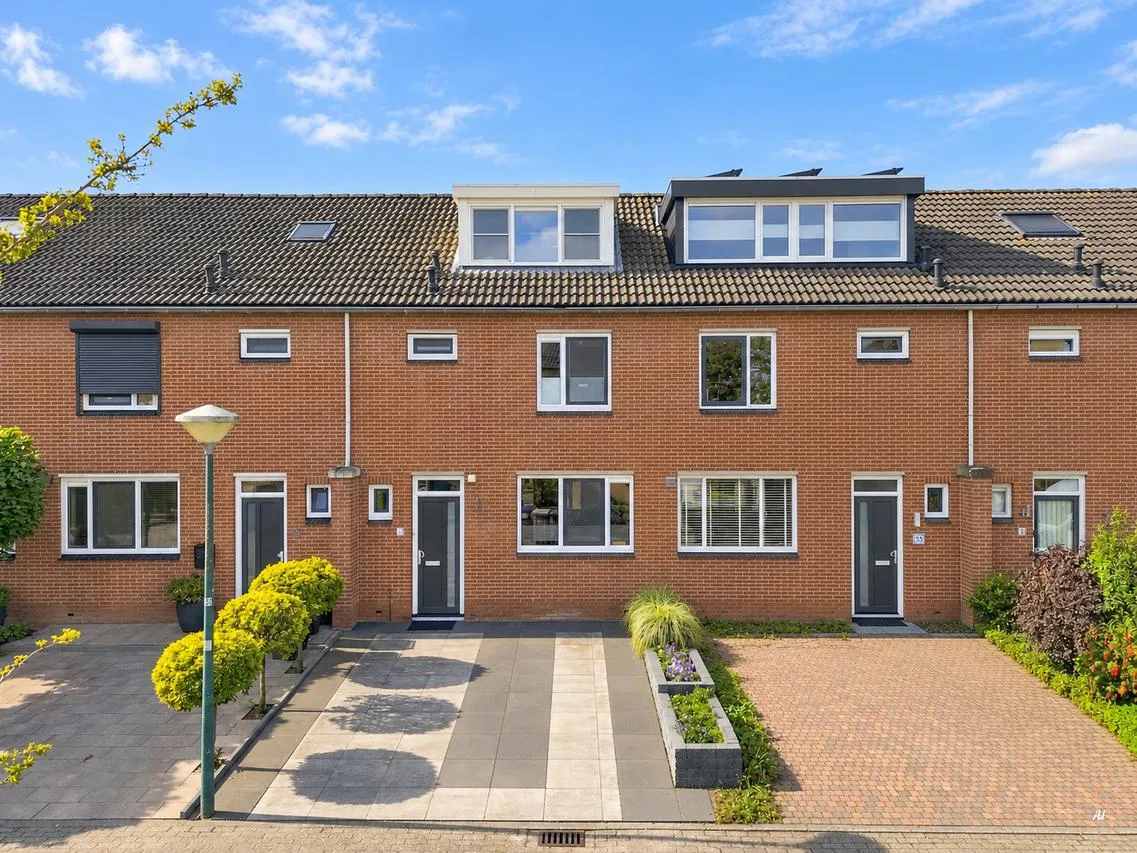 Tussenwoning te koop: Weegbreeweide 33, Woerden