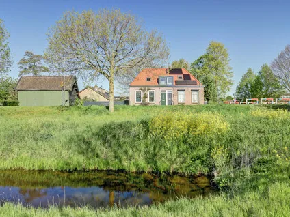 Twee-onder-één-kap te koop: Weelsedijk 10, Strijen Woonkern Strijen