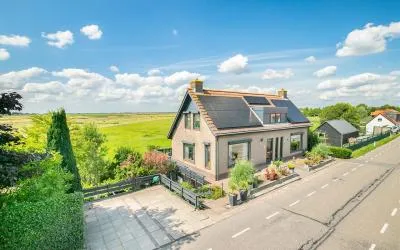 Vrijstaande woning te koop: Weelsedijk 54, Strijen Buitengebied Strijen