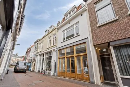 Tussenwoning te koop: Weerstraat 15, Binnenstad Tiel