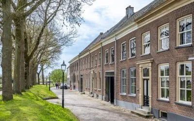 Tussenwoning te koop: Weeshuiswal 7, Buren