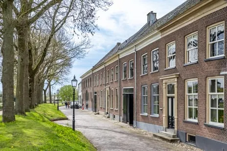 Tussenwoning te koop: Weeshuiswal 7, Buren (Ge)