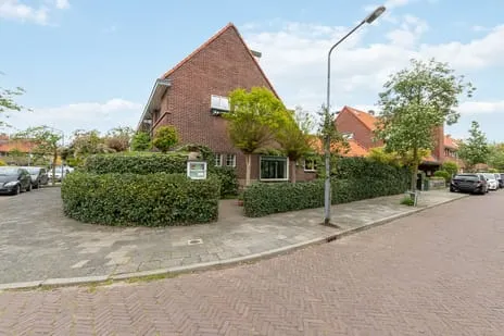 Hoekwoning te koop: Wegastraat 1, Astronomische Buurt Hilversum