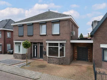 Tussenwoning te koop: Weggelerstraat 3, Bornsestraat en omgeving Zuid Almelo