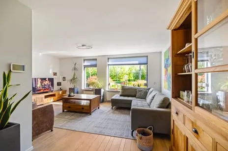 Twee-onder-één-kap te koop: Weidebloemenweg 13, Roden West Roden