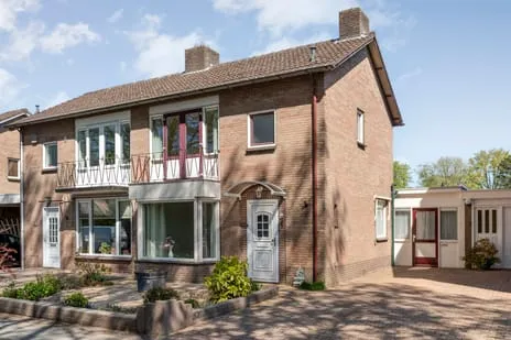 Tussenwoning te koop: Weidebuurt 20, Hardenberg