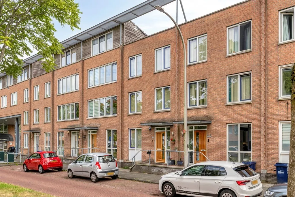 Tussenwoning te koop: Weidevogellaan 63, 'S-Gravenhage