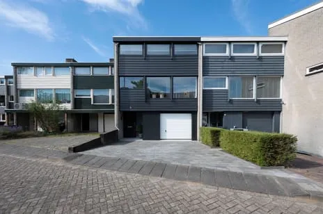Terraced house for sale: Weigeliastraat 9, Hoeven Hoeven