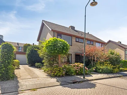 Twee-onder-één-kap te koop: Werckendetstraat 8, Zierikzee