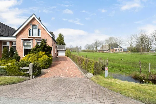 Twee-onder-één-kap te koop: West 4, Verspreide huizen Buitenpost Buitenpost
