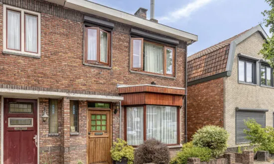 Twee-onder-één-kap te koop: Westdam 22, Sas Van Gent