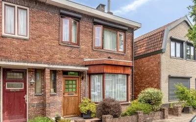 Twee-onder-één-kap te koop: Westdam 22, Kern Sas van Gent Sas Van Gent