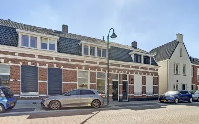 Tussenwoning te koop: Westdam 34, Steenbergen-Centrum Steenbergen