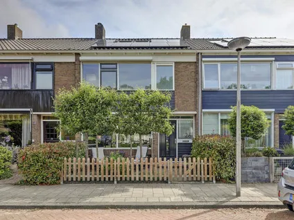 Tussenwoning te koop: Westersingel 28, Schiekamp-Zuid Spijkenisse