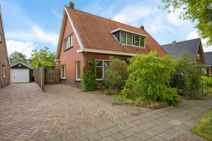 Twee-onder-één-kap te koop: Westerstraat 18, Vries Vries