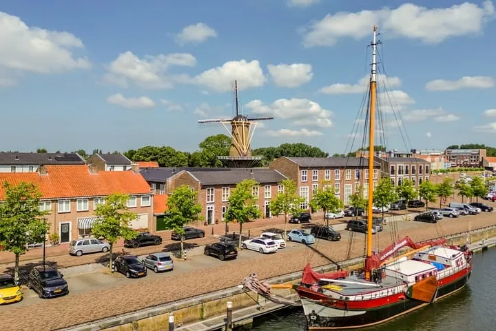 Tussenwoning te koop: Westzanddijk 59, De Vesting Hellevoetsluis