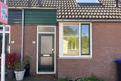 Tussenwoning te koop: Westzanerdijk 107, Westzanerdijk Zaandam