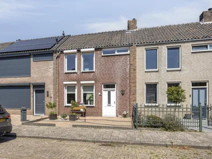 Tussenwoning te koop: Wethouder Jonkersstraat 50, De Beek Halsteren