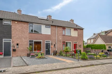 Tussenwoning te koop: Wethouder Klerkstraat 51, Beesd Oost Beesd