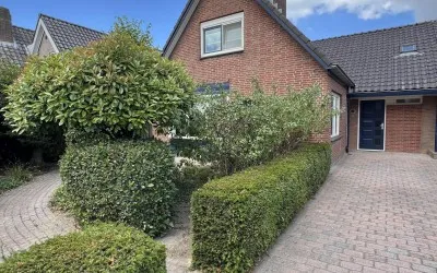 Twee-onder-één-kap te huur: Wethouder Loeffenstraat 12, Ewijk-Centrum Ewijk