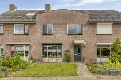 Tussenwoning te koop: Wethouder Spekkinkstraat 18, Toldijk Toldijk