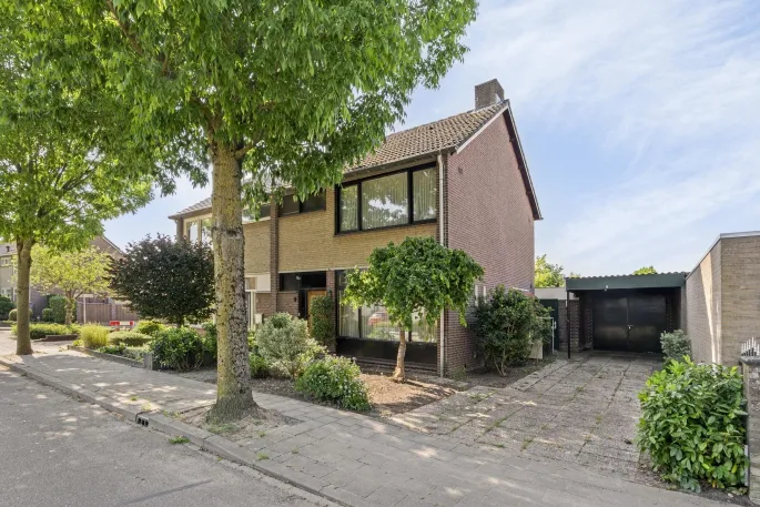 Twee-onder-één-kap te koop: Wethouder van de Kampstraat 2, Kern Arcen Arcen