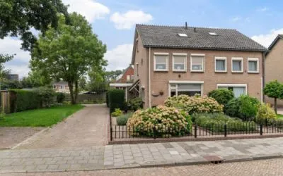 Twee-onder-één-kap te koop: Wethouder Bruensstraat 23, Deest Deest