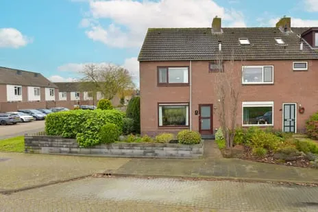 Hoekwoning te koop: Wethouder van Damlaan 8, de Maricken-Veenzijde Wilnis