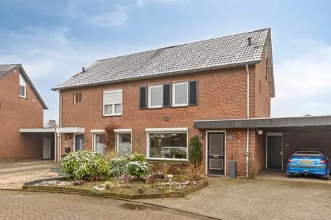 Twee-onder-één-kap te koop: Weverstraat 15, Diepenbroek Baarlo (Li)