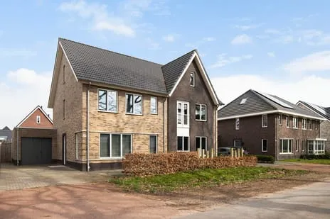 Twee-onder-één-kap te koop: Weverweg 44, Eerbeek