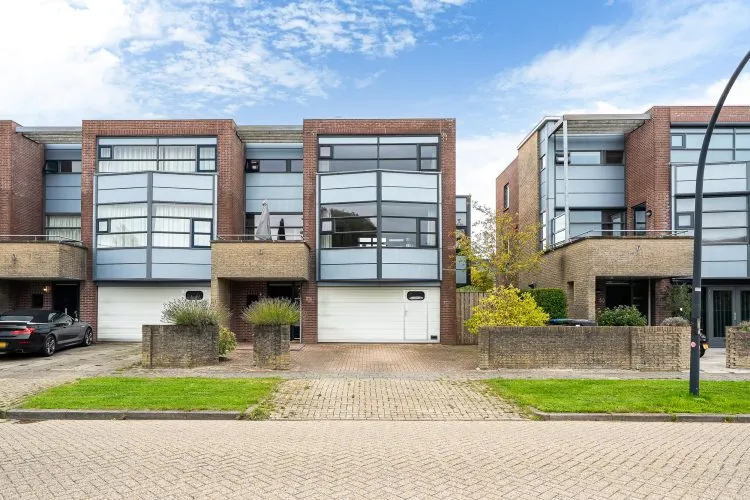 Hoekwoning te koop: Wiardaplantage 62, Leeuwarden