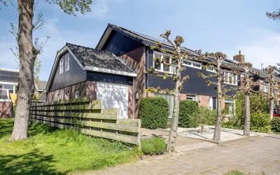 Twee-onder-één-kap te koop: Wiekenlaan 80, De Koog Uitgeest
