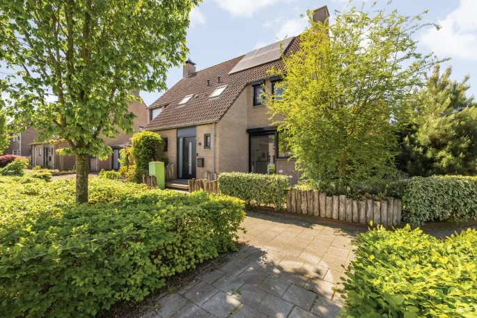 Twee-onder-één-kap te koop: Wielewaal 20, Het Hooghuis Etten-Leur