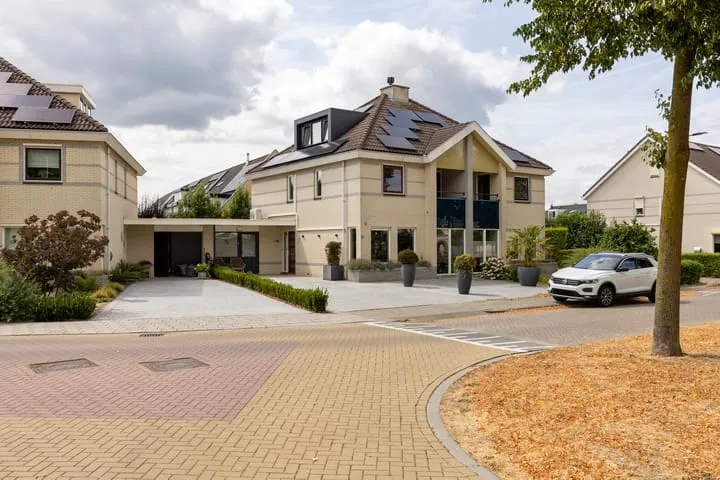 Tussenwoning te koop: Wielewaallaan 58, Latenstein Tiel