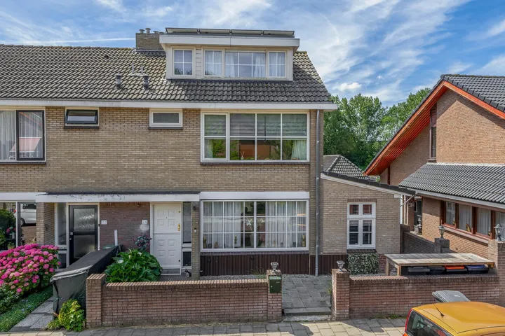 Hoekwoning te koop: Wielhovenstraat 24, Wieldrecht Dordrecht