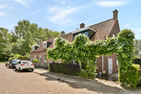 Hoekwoning te koop: Wielhovenstraat 8, Wieldrecht Dordrecht