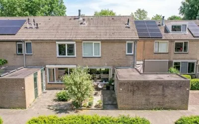 Terraced house for sale: Wijngaard 220, Hofstede, Plantage, Wijngaard Lelystad